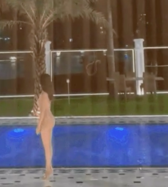 Lộ clip quay lén Ngọc Trinh 'không mặc gì' ở bể bơi